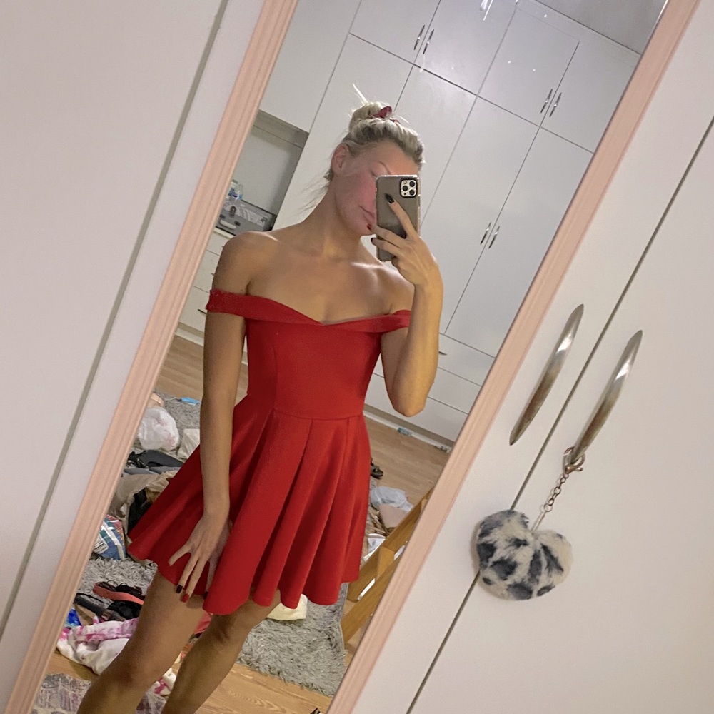RED MINI SWEETHEART DRESS